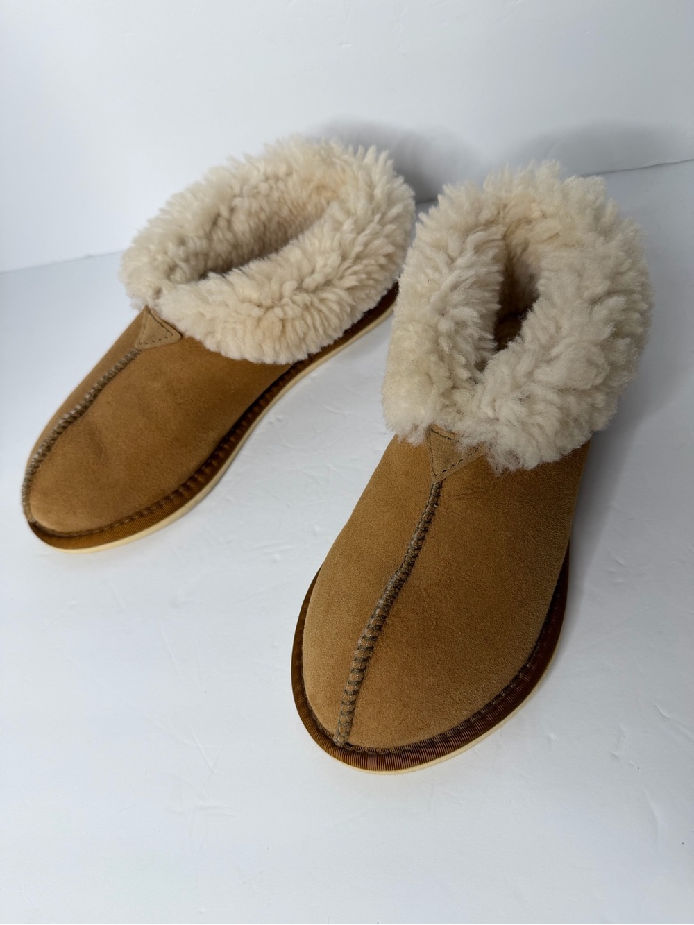 Celtic & Co Shearling Bootee sheepskin Slippers Size US 9 - MRSP $160 - Picture 4 of 11